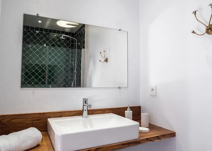 ゲストハウス La Cour Verte 3*